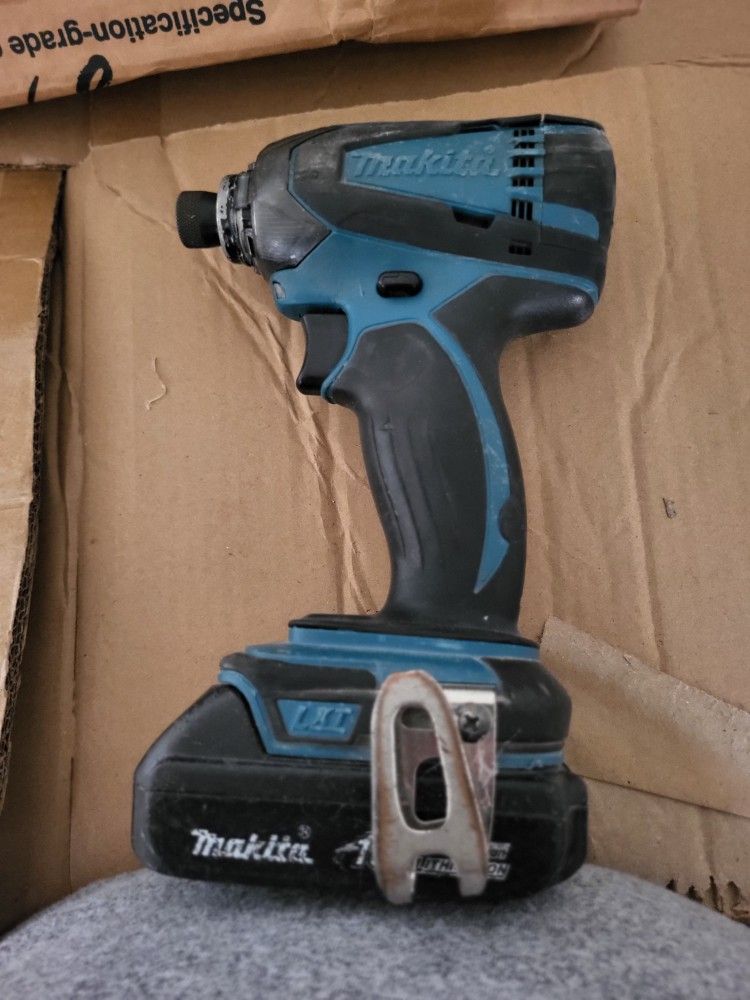 Mikita impact drill XDT04