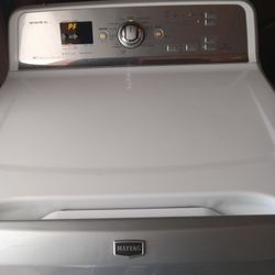 Maytag: Bravos XL Dryer with gas hookup, like new!