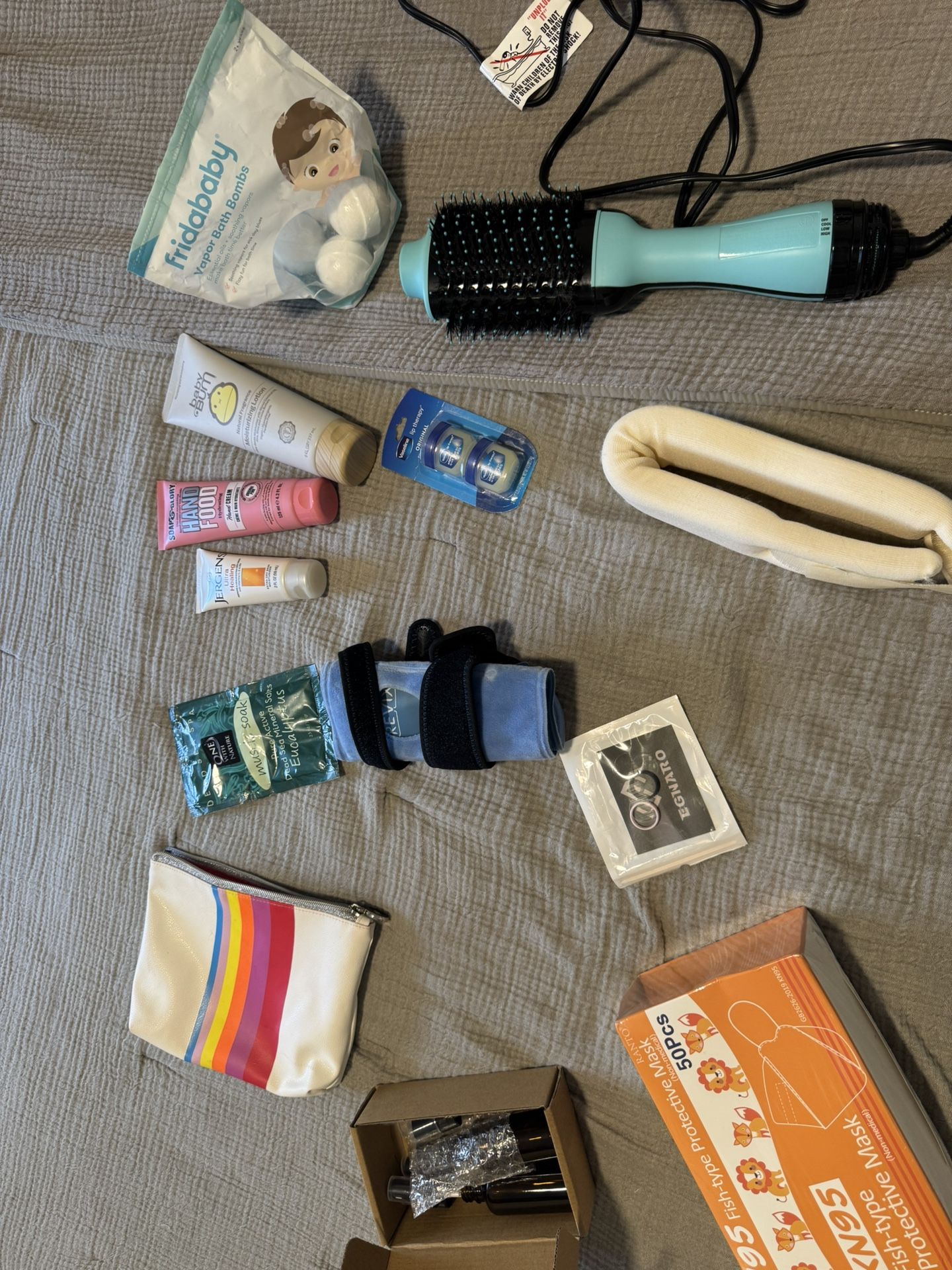 Free/Gratis: Toiletries, Rubber Rings, Revlon Blowdryer, Kids KN95 Masks, Misc