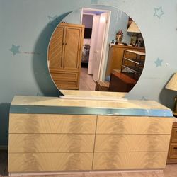Dresser With Mirror