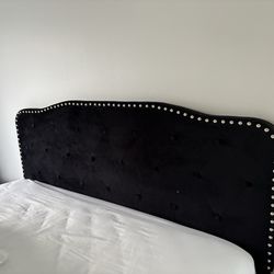 Queen bed with head board and box spring