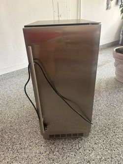 Ice Maker Silhouette 15”