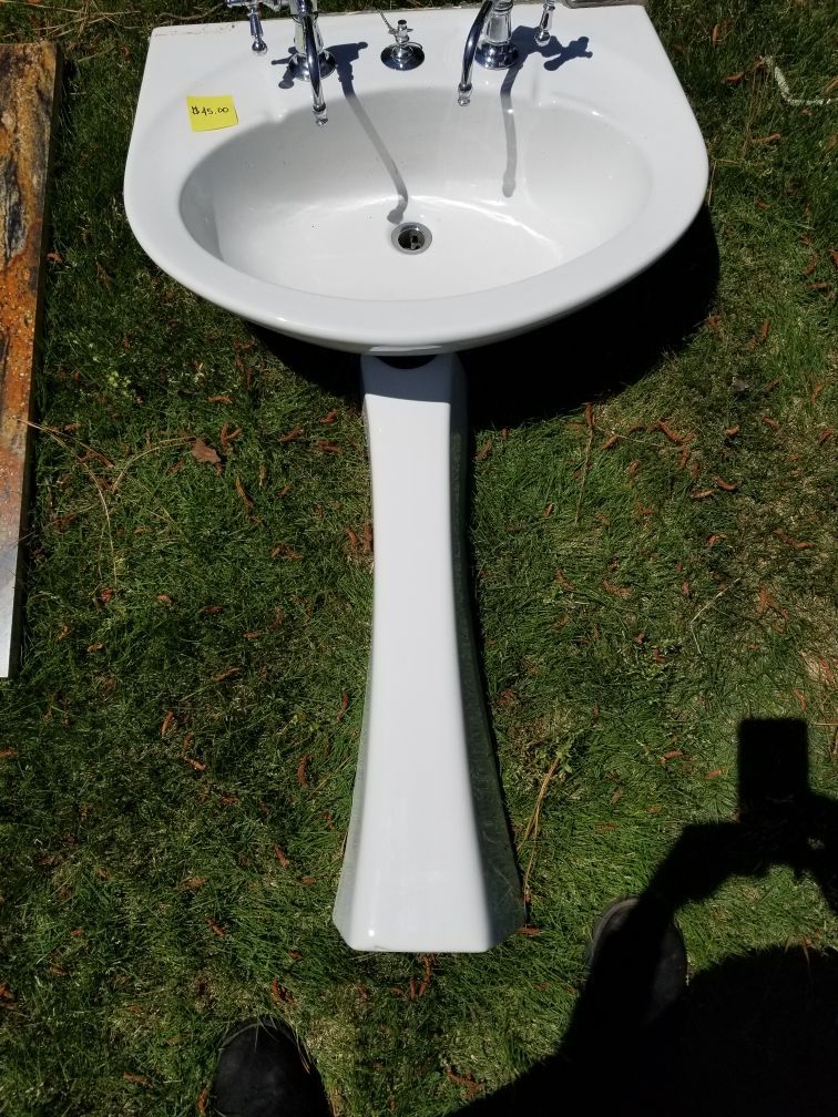 Bathroom: Granite countertop & pedestal sink.