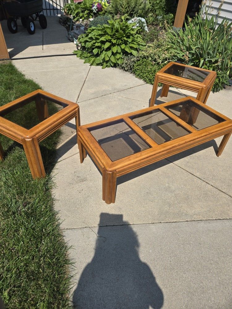 Oak coffee & end tables