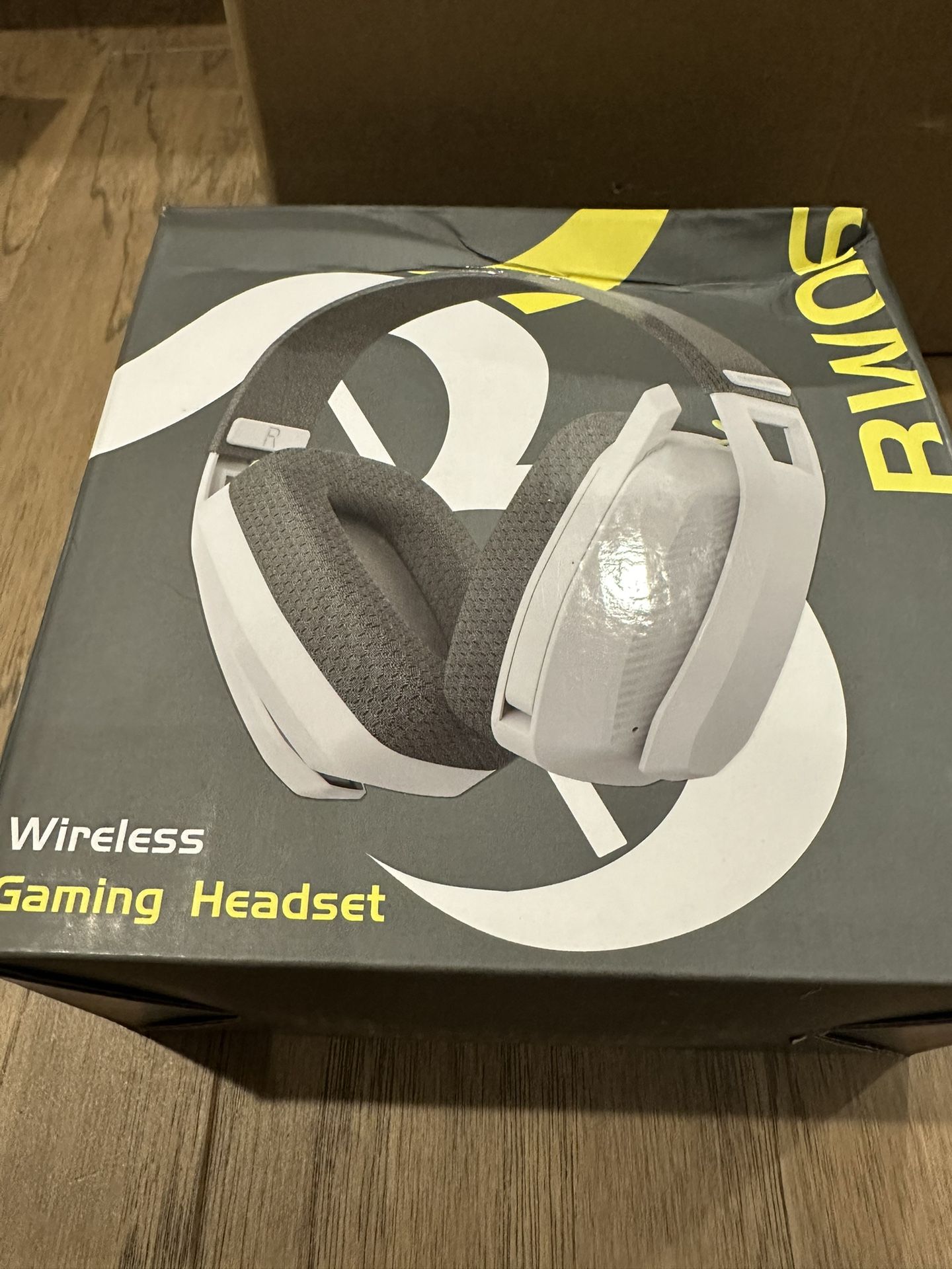 BINNUNE 2.4GHz Wireless Gaming Headset with Mic for PS5, PS4, PC, Mac, PlayStation 4 5, Bluetooth Gaming Headset with Flip Microphone,Headphones for L