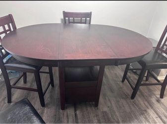 Dining Table & Chairs