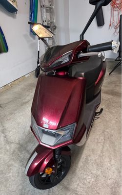 E-Cool Electric Scooter - Mint Condition - 187 miles - upgraded Lithium Battery