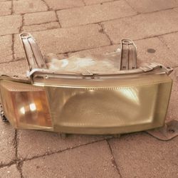Headlight For Scion Xb..2004 ..To .2006 Passenger Side Only 