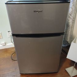 Whirlpool Mini Fridge 