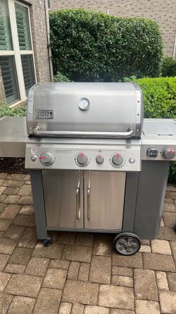 Like New Weber Genesis 2