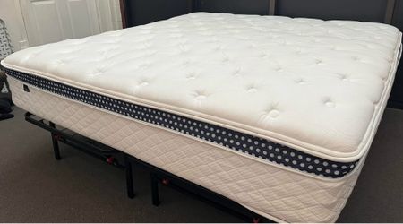 The WinkBed, King, Firmness: Luxury Firm Like New, only used for a few months