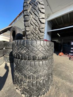 Vendo un set de 4 llantas usadas goodiyear. LT 285/70R17 en perfectas condition las 4  installation y balance