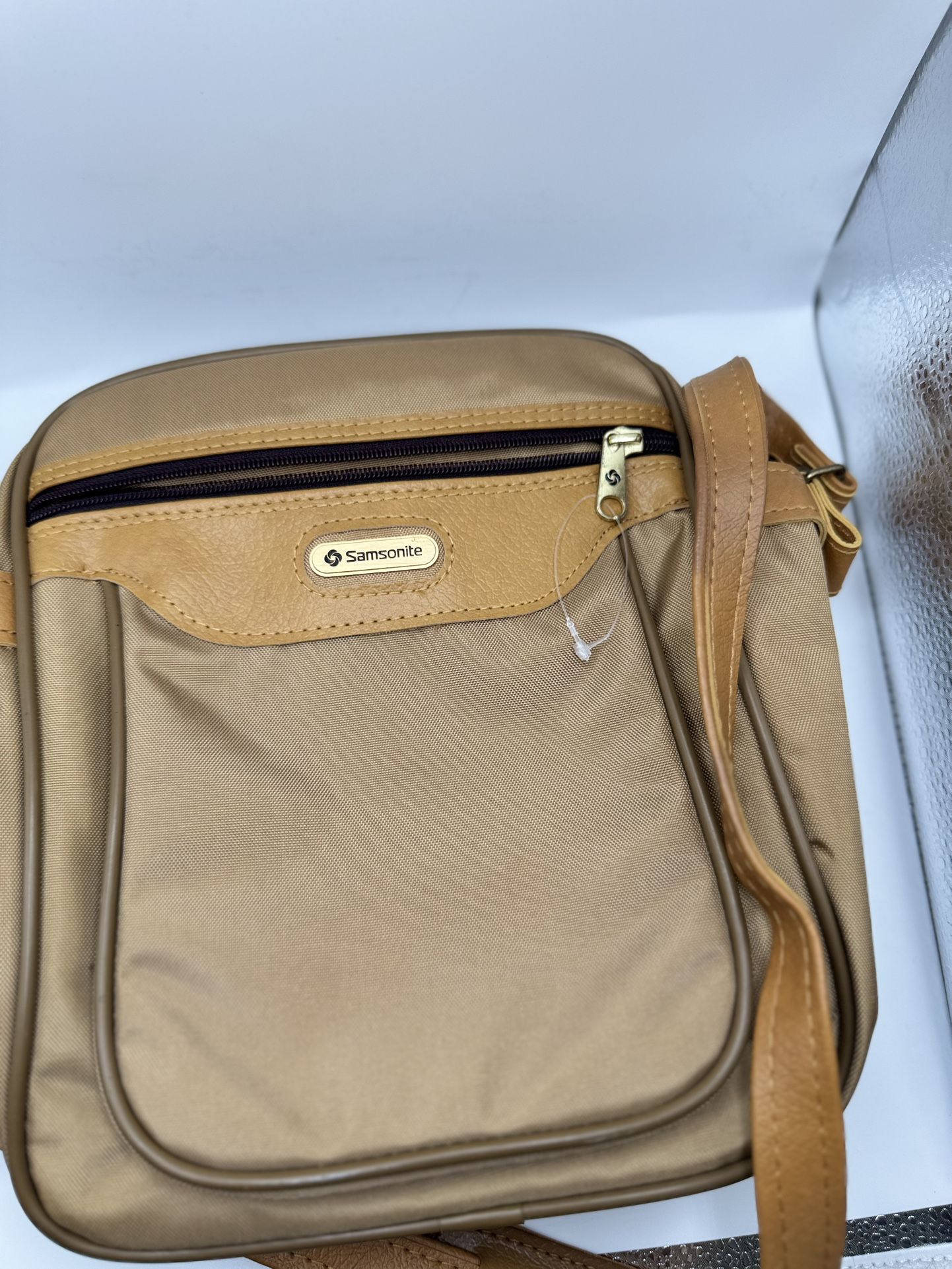 Samsonite Tan Crossbody Messenger Bag – Durable & Classic