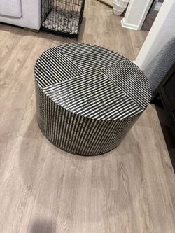 Shell coffee table basically new 30.5 inches wide