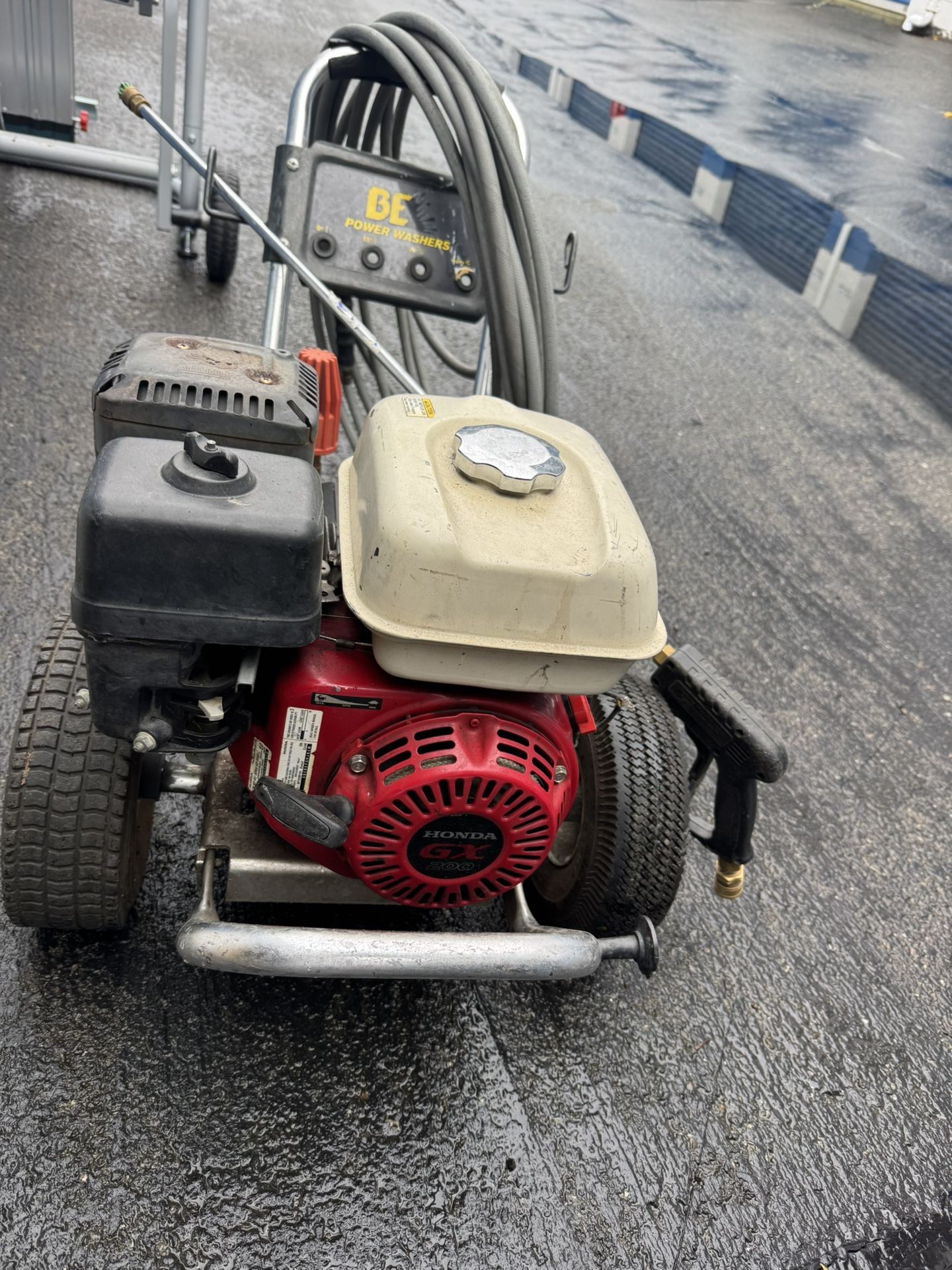 Bee 2,500 Pressure Washer