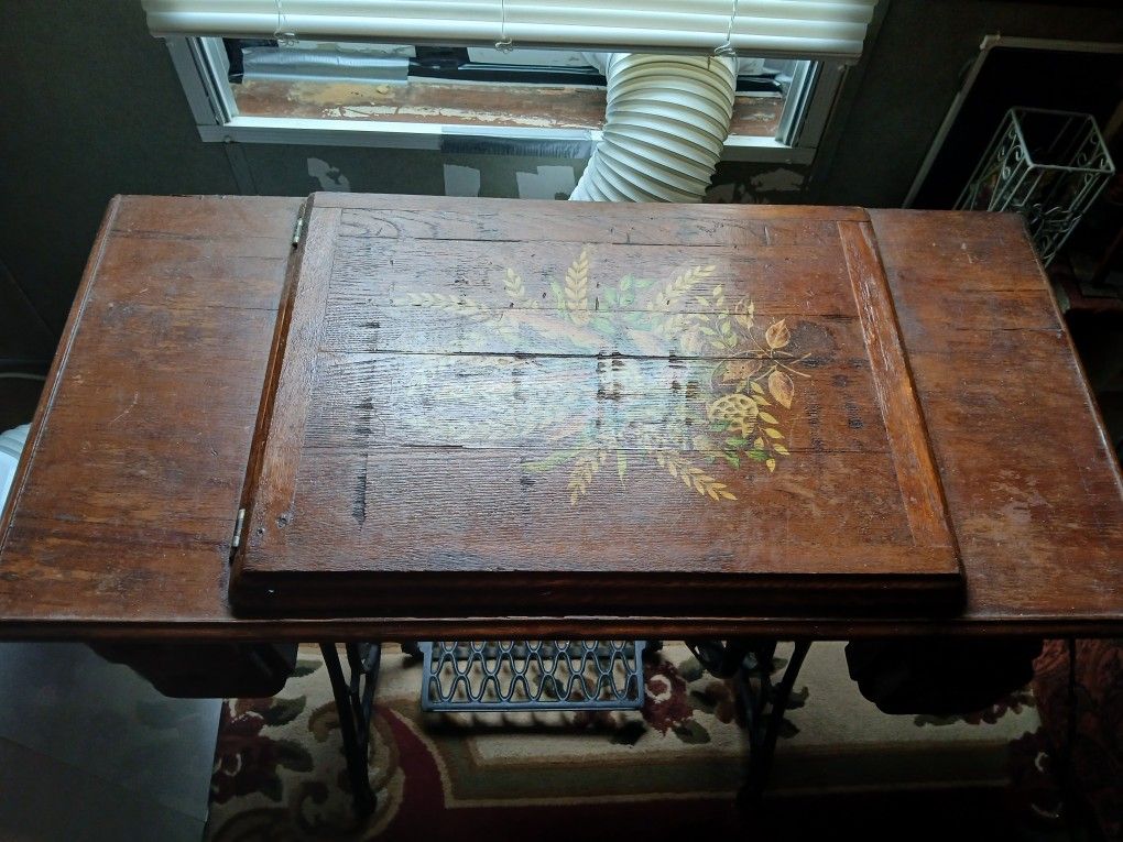 Singer Old Antique Sewing Machine 1900s