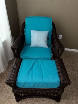 Wicker Lounge Chair with Ottoman