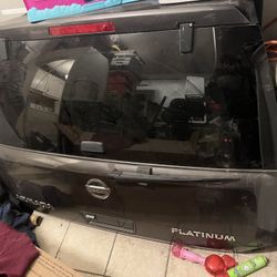 Nissan Armada Rear Lift Gate / Cajuela