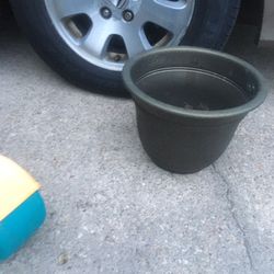 Nice Large Plastic Flower pot only eight dollars firm