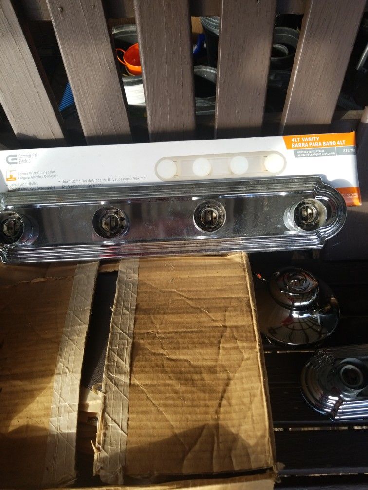 4 Light Vanity Kit Uses Four Globes Like New