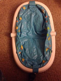 traveling baby bath.