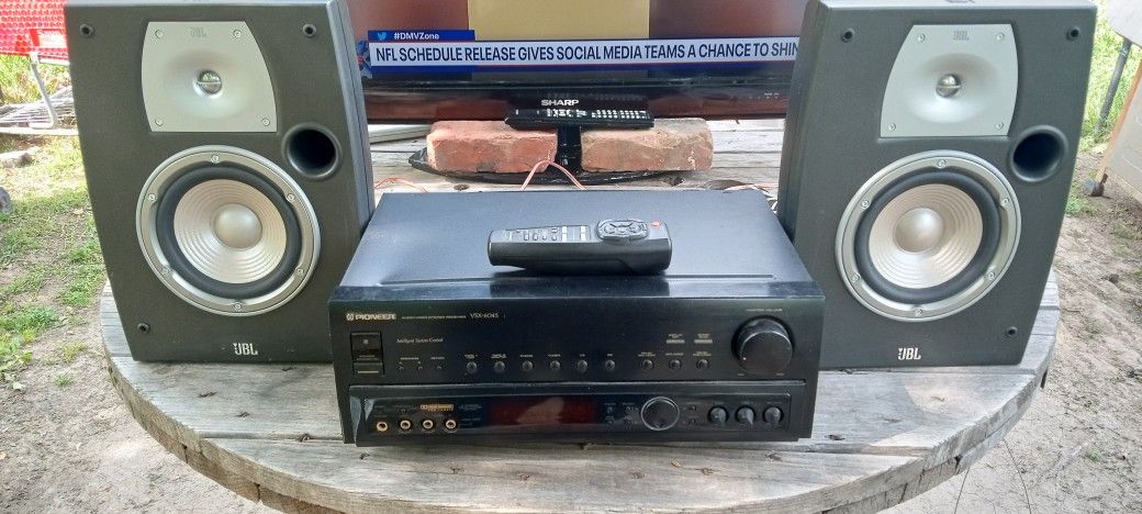 200 Watts Pioneer Stereo Receiver & JBL N26 Loudspeakers $250 CASH FINAL PRICE