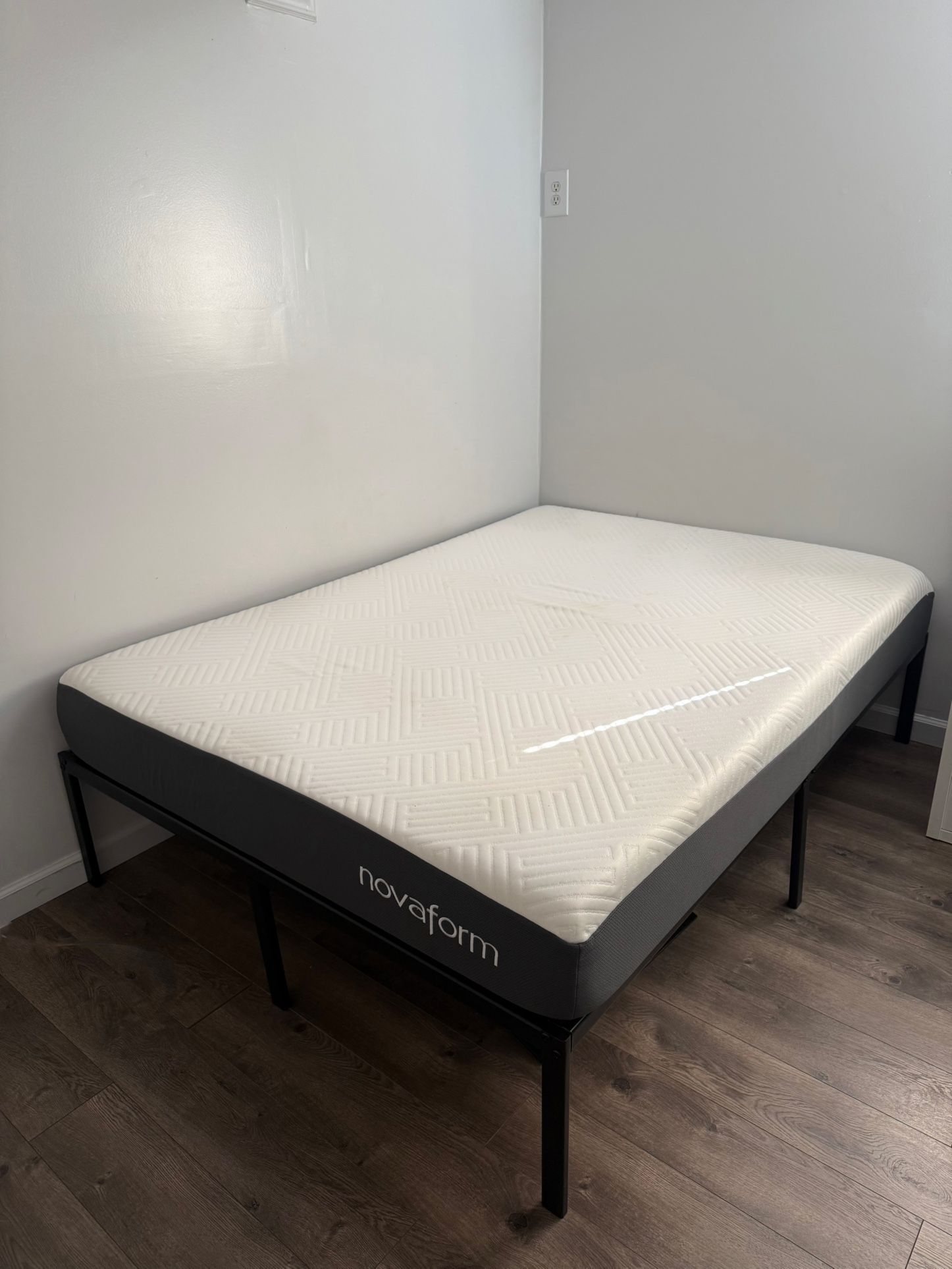 Novaform DreamAway 8" Gel Memory Foam Full Mattress
