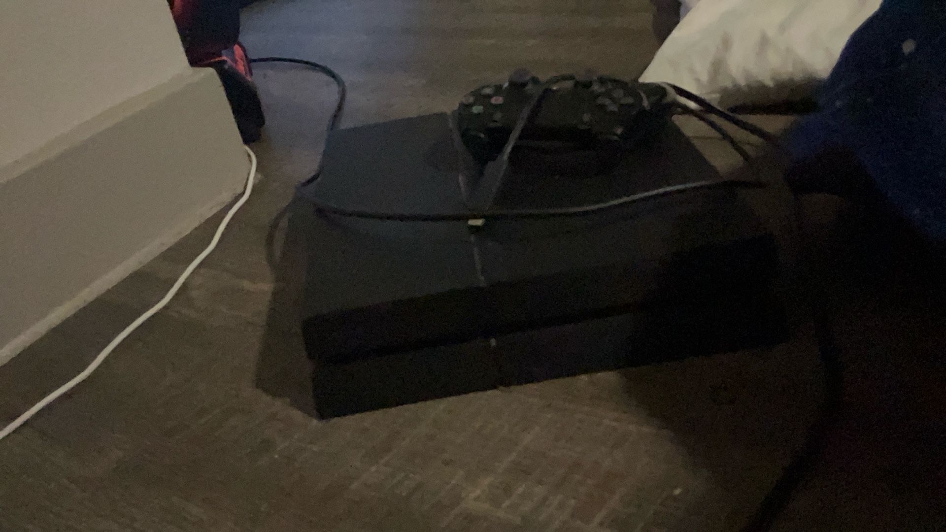 Ps4 With Controller With All Plugs And 408.5gbs