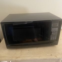 Brand New ! Never Used Insignia Microwave 