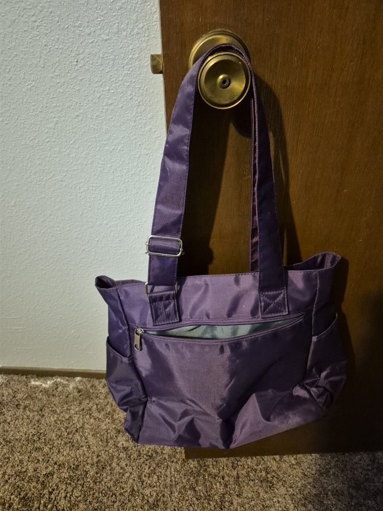 NEW  BEAUTIFUL  WITH  ALOT OF COMPARTMENT 
