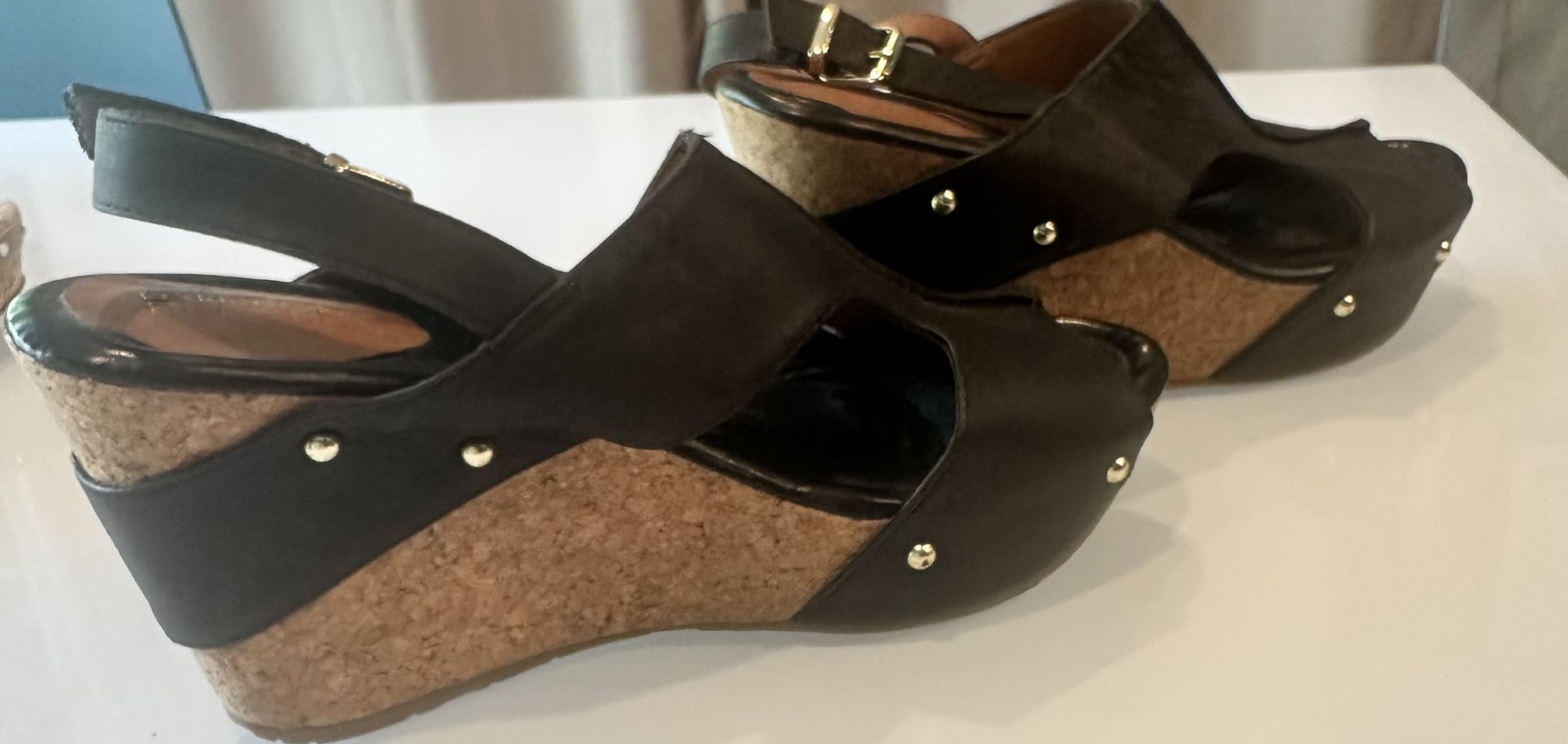 Kenneth Cole Reaction Women’s Cork and Leather Wedge Shoe. Size 9.5