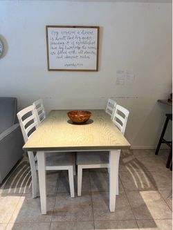 Farmhouse Kitchen table and 4 padded chairs