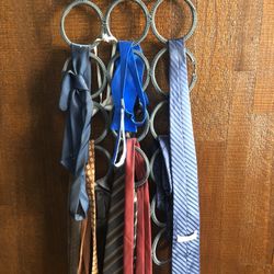 Scarf-Tie Hanger