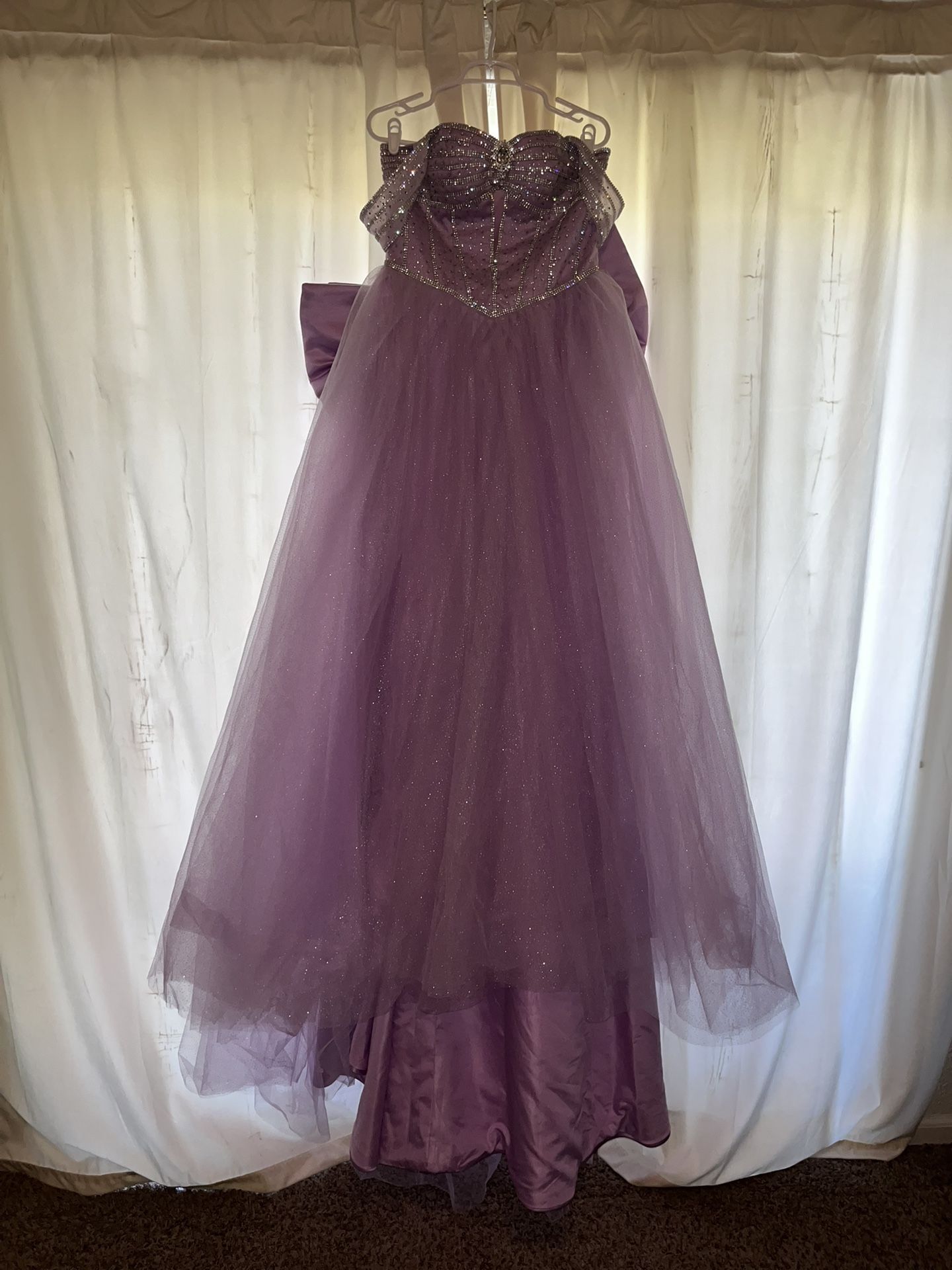 Beautiful Lilac Quinceanera Dress / Prom Dress Size 6