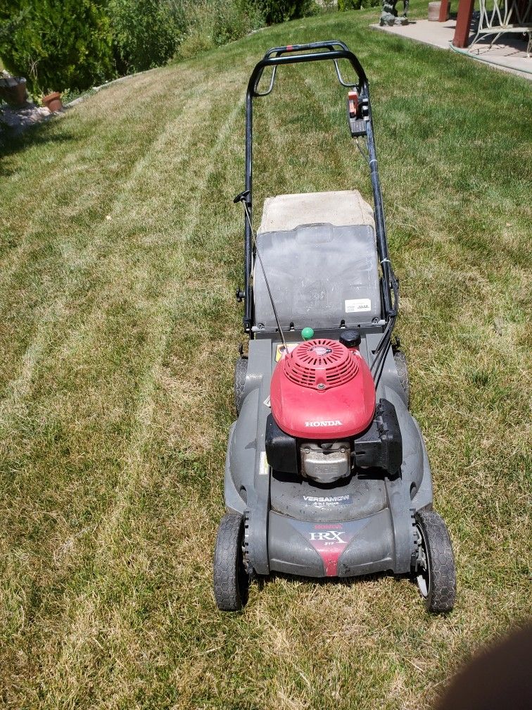 Honda HRX217 SELF PROPELLED MOWER
