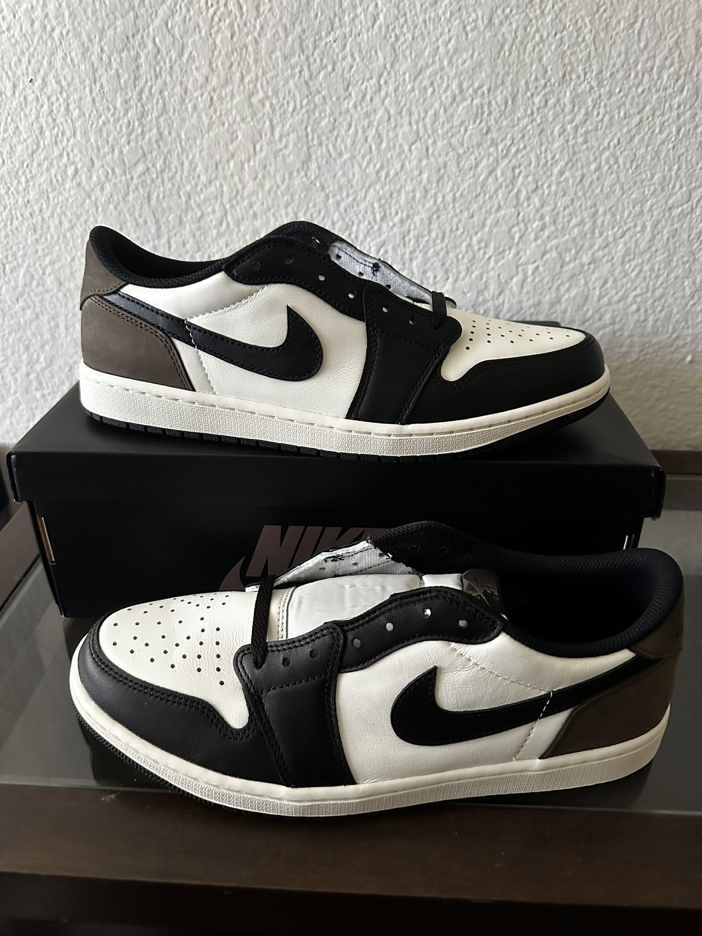 Jordan 1 Low Mocha Size 11 Brand New
