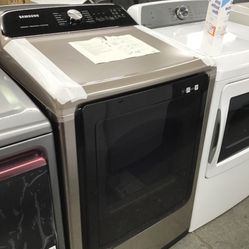 New Scratch And Dent Samsung Dryer. 1 Year Warranty 