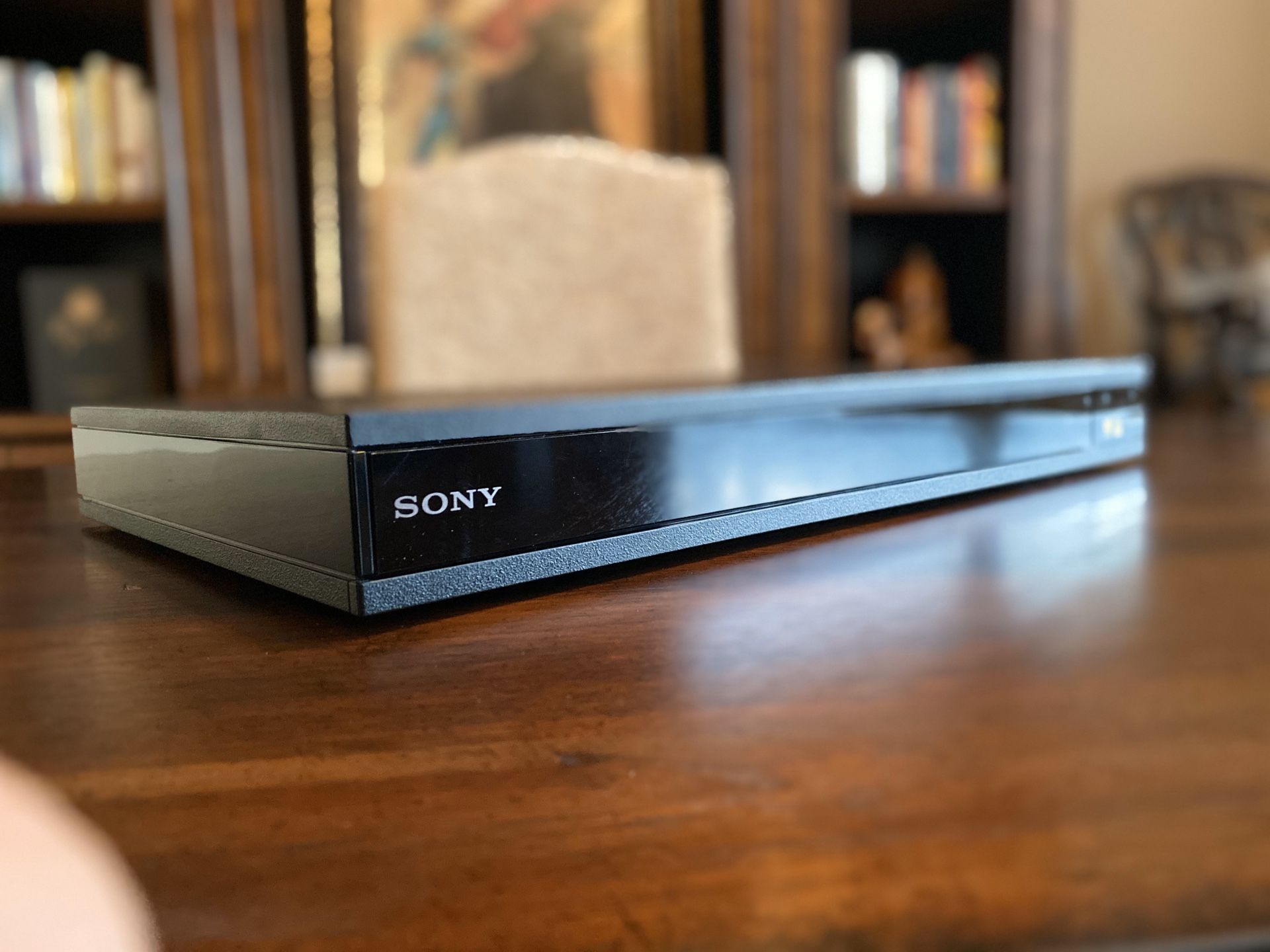 Sony 4K Ultra HD/3D Hi Res Audio Blu-Ray Player Model UBPX800