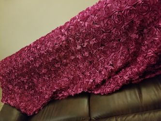 Fusia Table Cover - Looks like Rose's