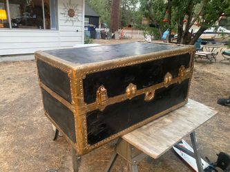 Classic heavy, duty steamer, trunk, fair condition, solid functional condition, need some restoring.