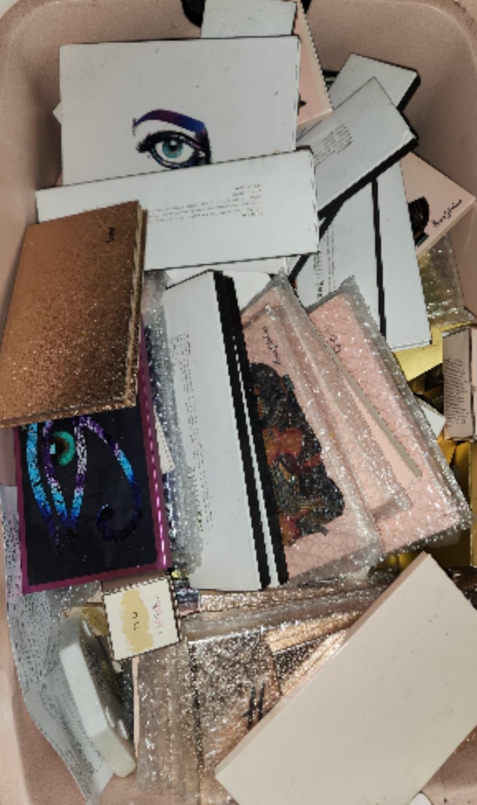 60 Eyeshadow Palettes