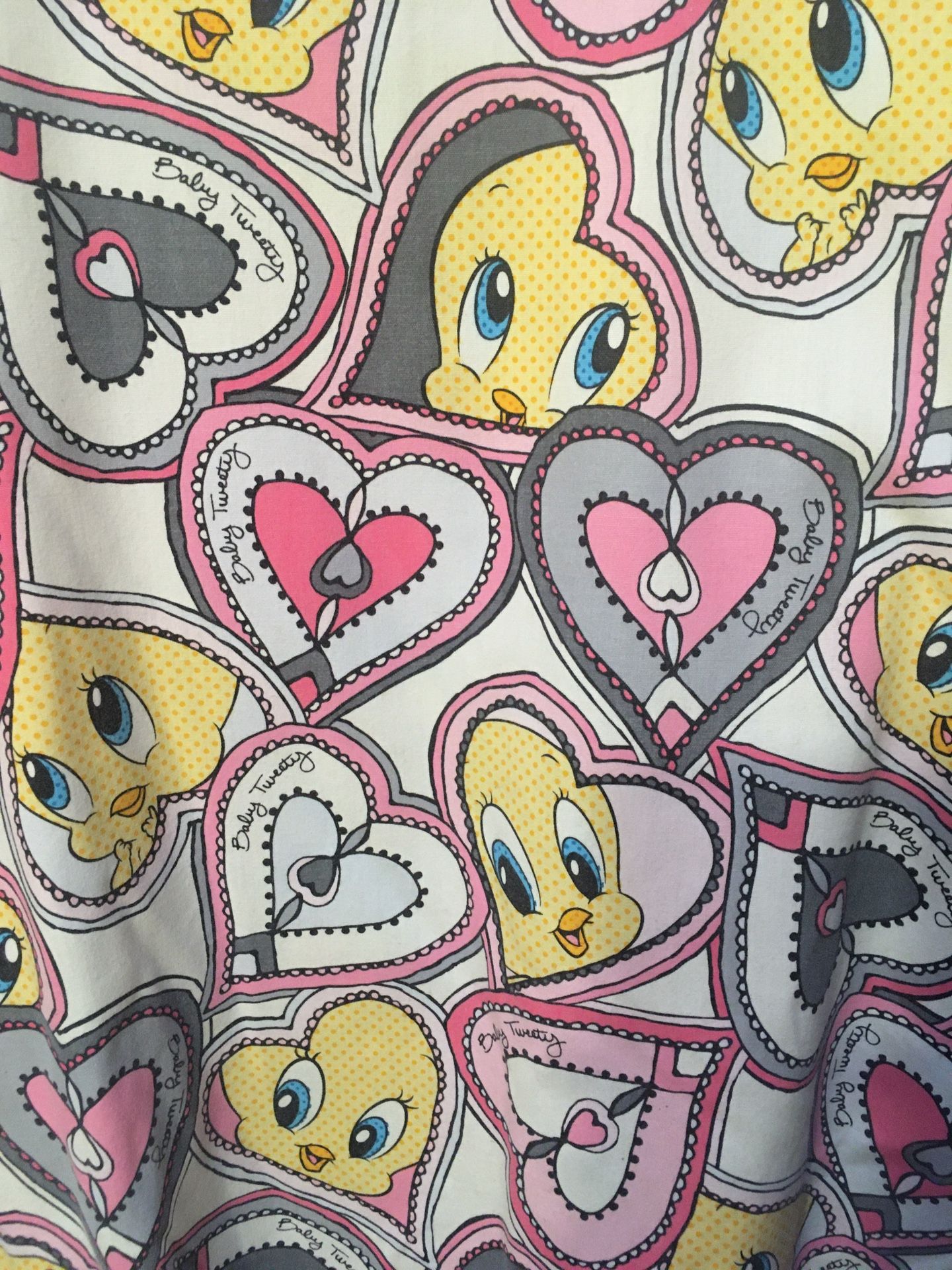 Women’s scrub top looney tunes tweety bird hearts Large