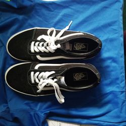 (BRAND NEW) VANS SIZE 6 YOUTH Boy/girl