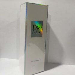 Dior Addict Eau De Parfum BRAND NEW shipping Only 3-5 Days. 