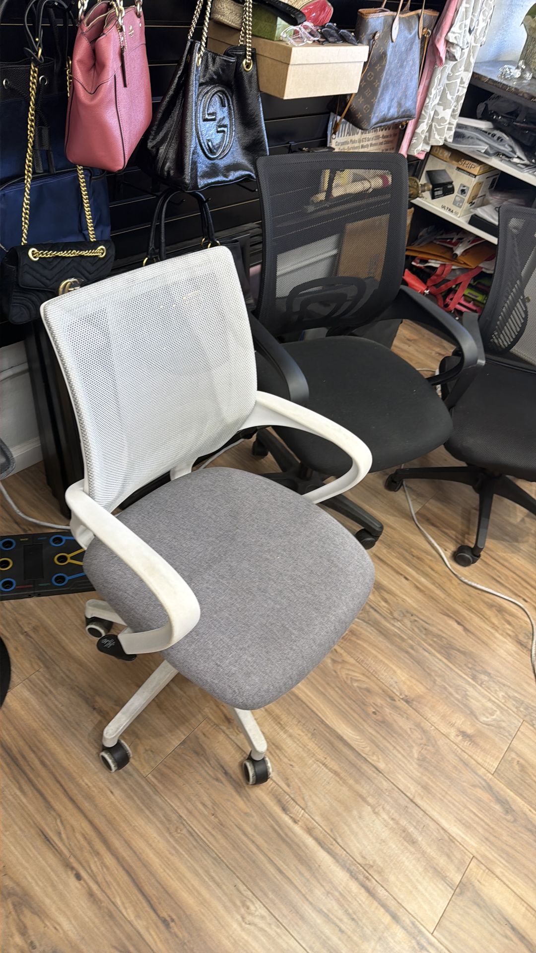 Rolling office chair