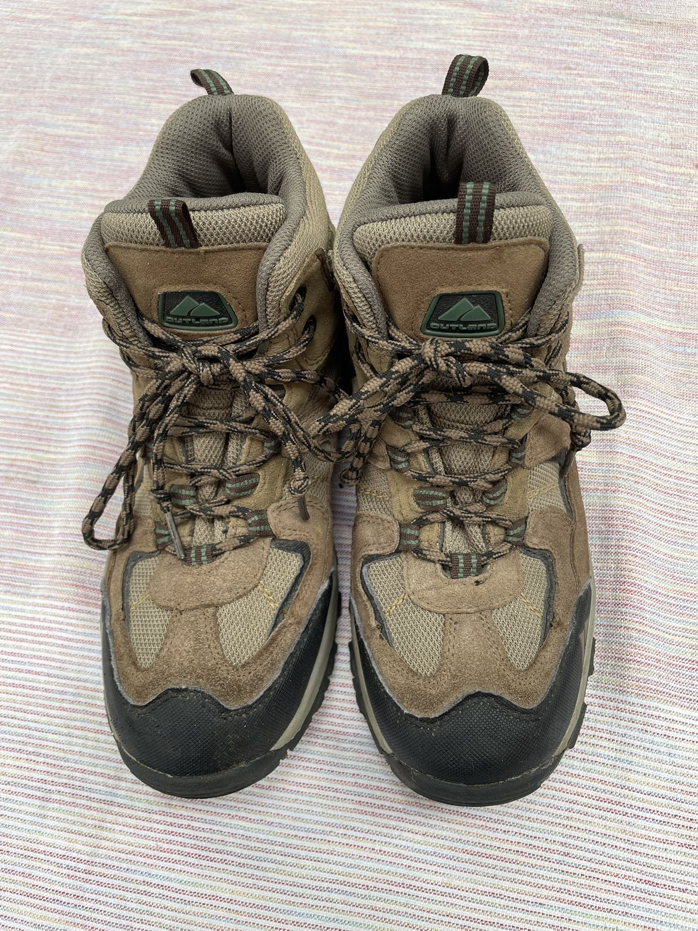 Women’s Outland Hiking Boots - Size 6