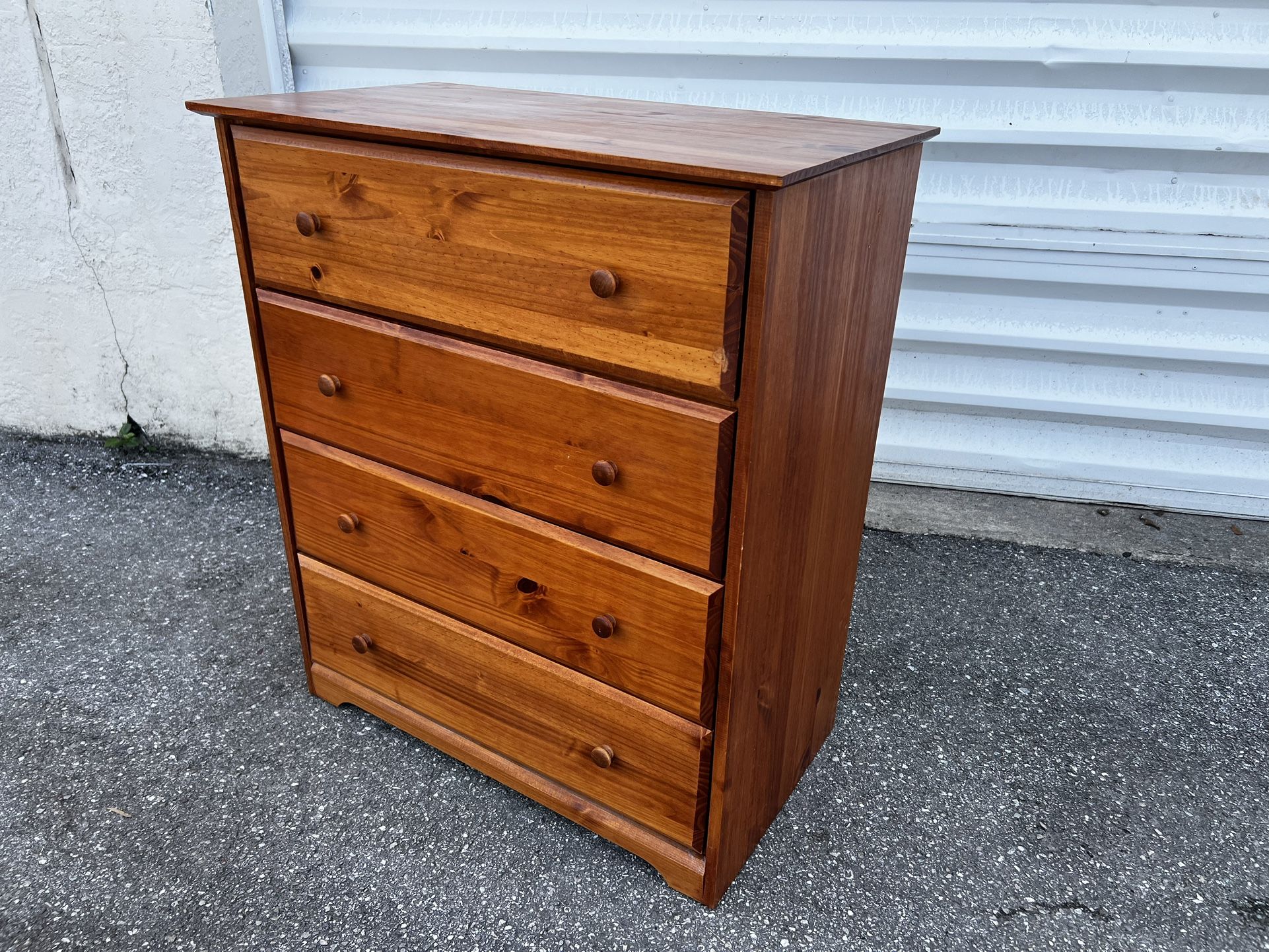 Rustic Wooden Pine 4 Drawer Bedroom Storage Chest Dresser! Great condition! Drawers all slide great! Delivery available!  34x19x39in