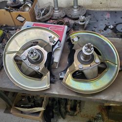 Corvette C3 69/ 82  front lg spindles 