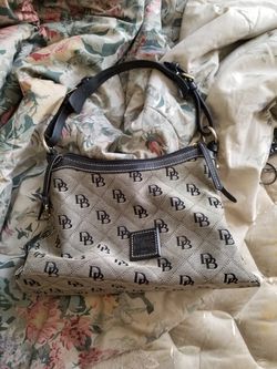 Small Dooney and Bourke purse