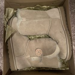 UGGS W BAILEY BUTTON